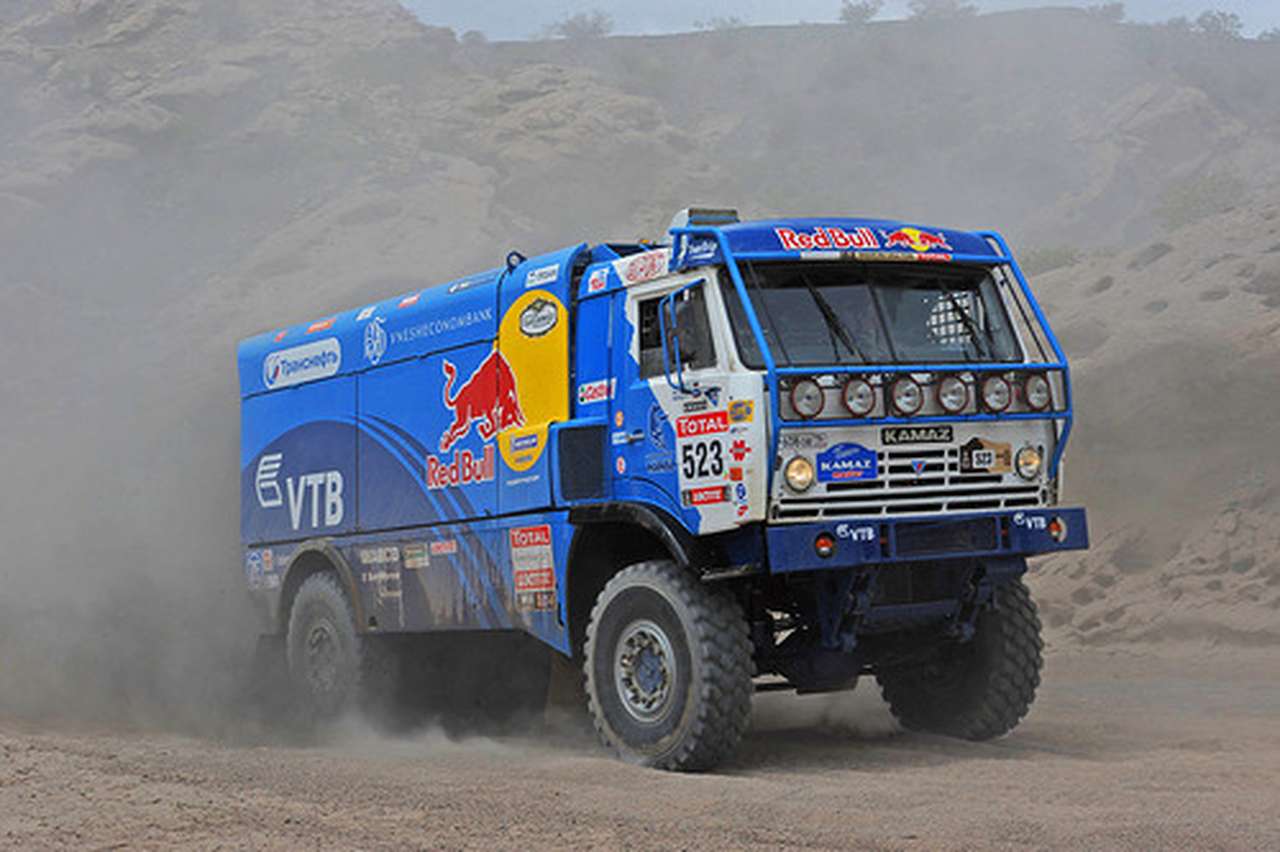 Оба вышедшдших из строя двигателя на КАМАЗах испустили дух в безобидных ситуациях: на машине Эдуарда Николаева, к примеру, в момент отказа мотор работал чуть ли не на холостых оборотах