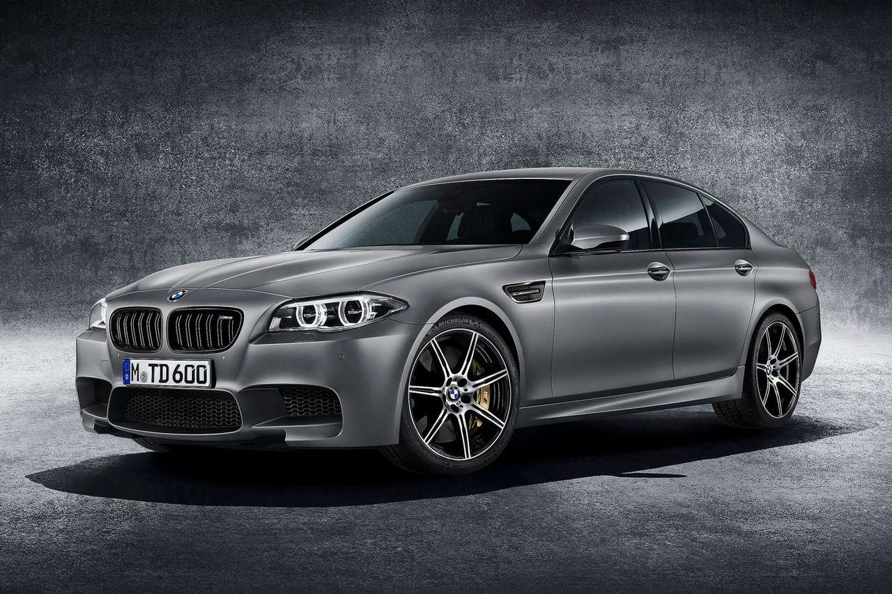 Спортседану BMW M5 подарили на 30-летний юбилей 600 лошадей