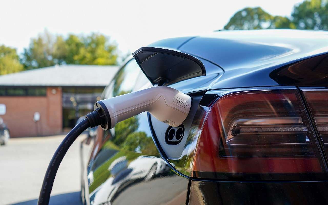 Продажи электрокаров с пробегом в России резко выросли