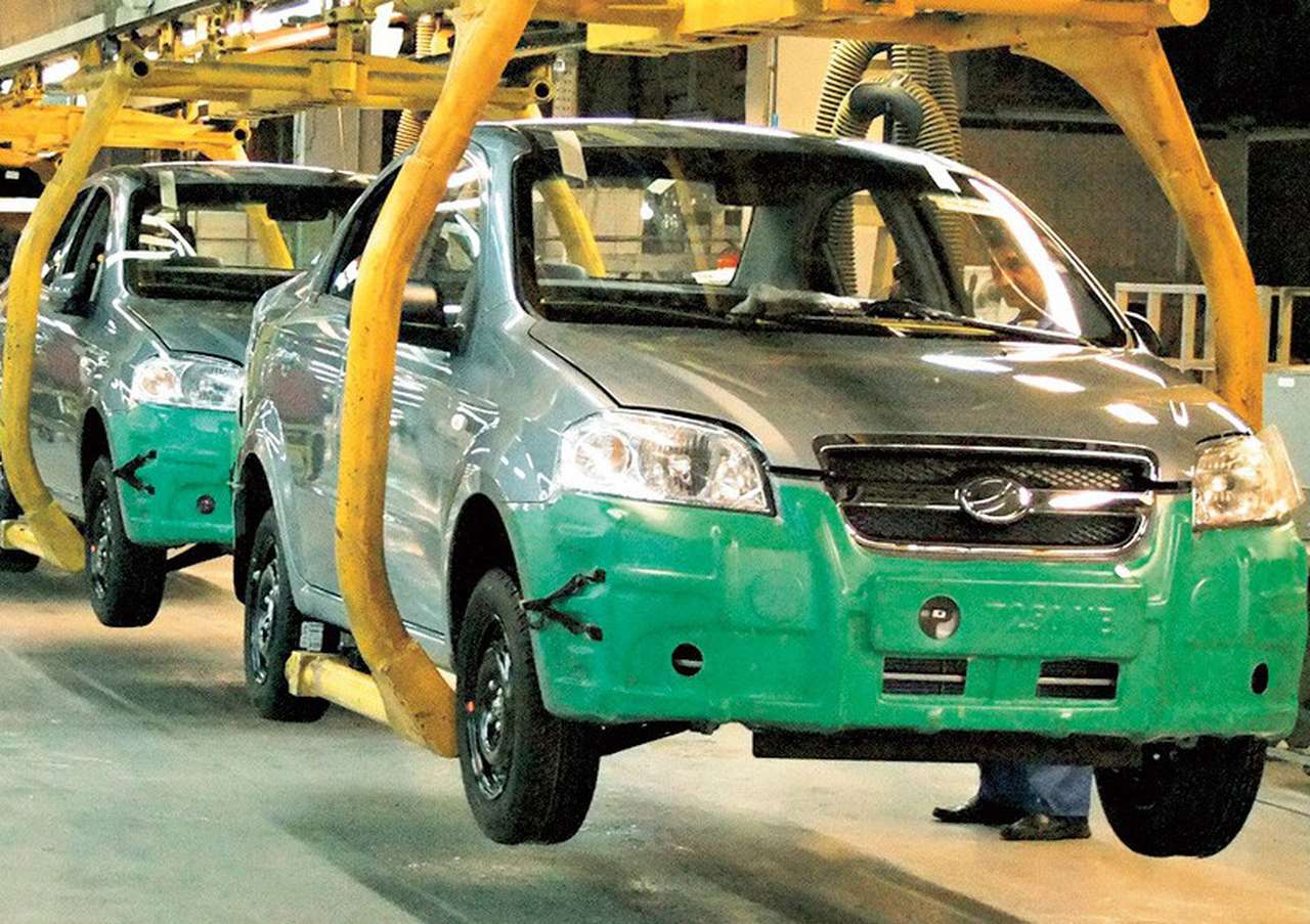 Производство автомобилей на Украине сократилось почти вдвое