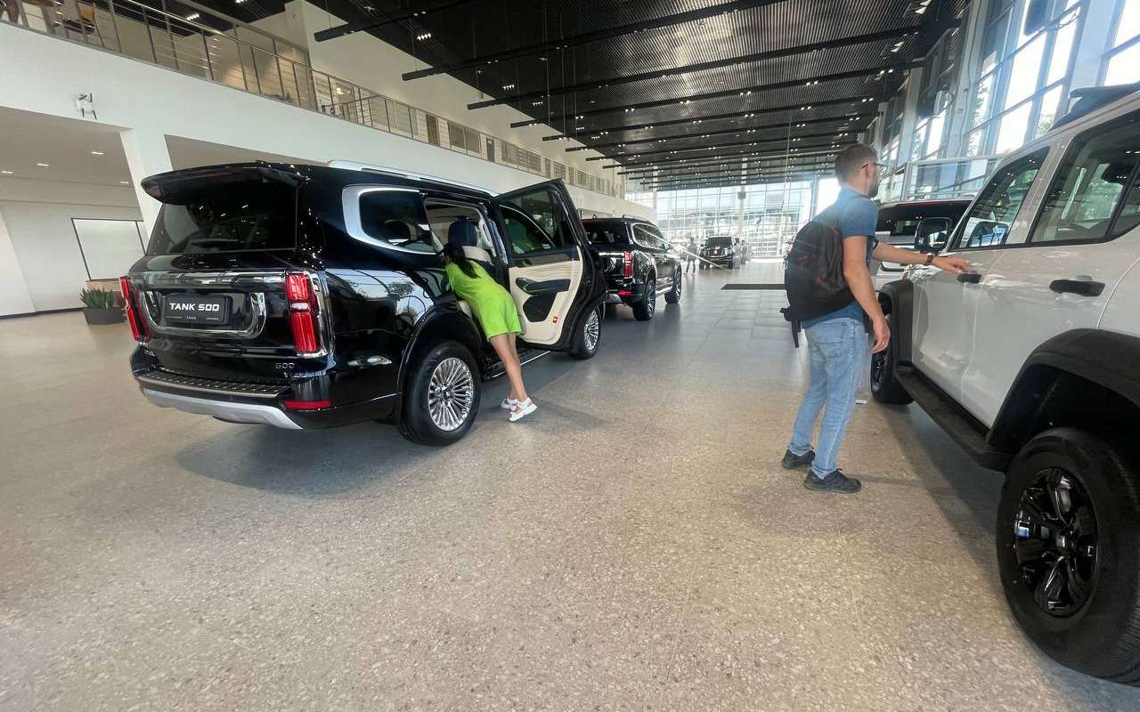 Самый дорогой внедорожник из Китая стал дешевле — рассказываем о марке и цене