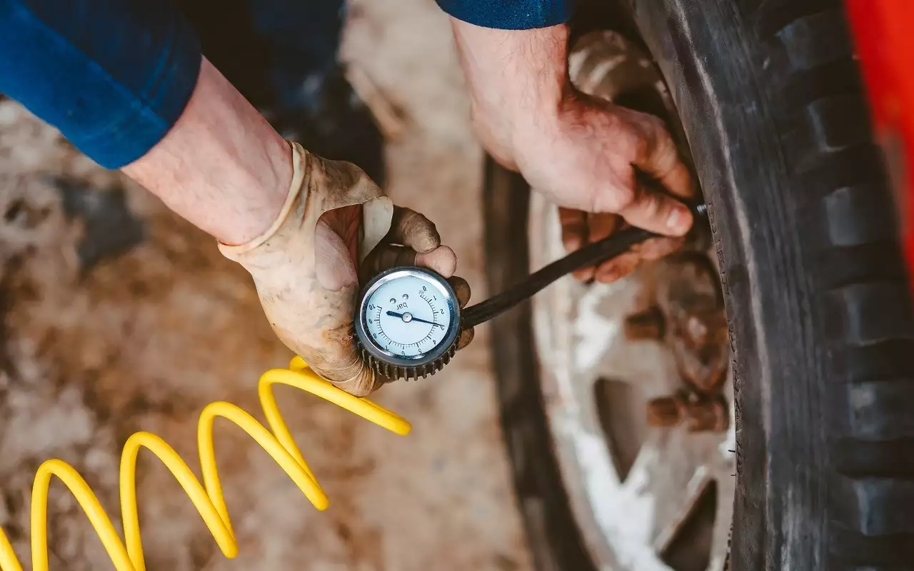 Какое давление в шинах должно быть на самом деле