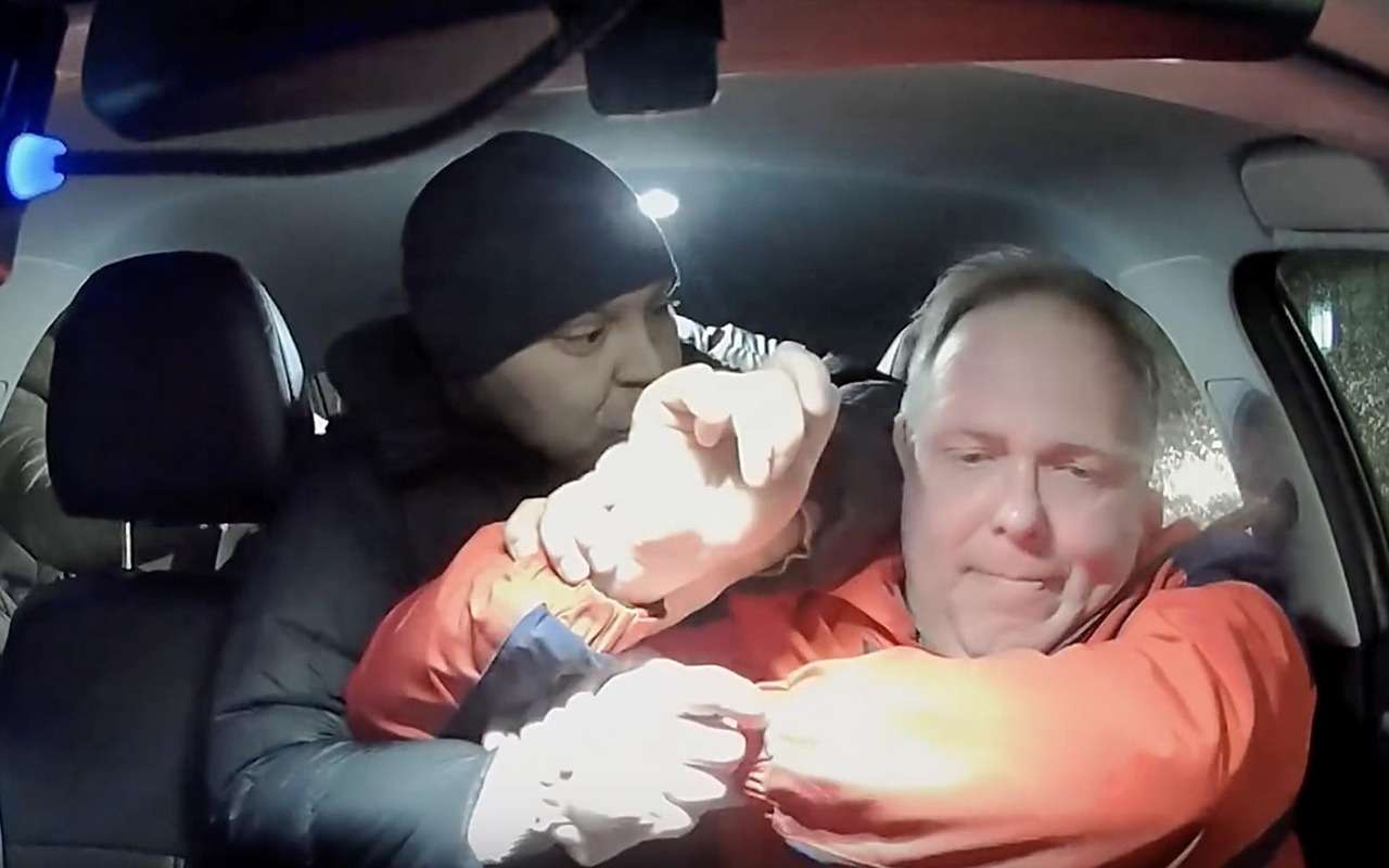 «Конь педальный!» - новая стычка пассажира и таксиста