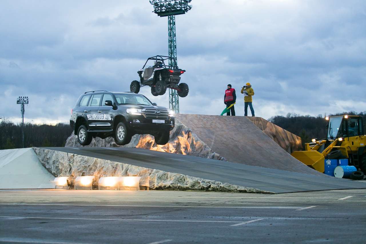 Расспрашиваем специалистов Toyota о рестайлинговом Land Cruiser 200