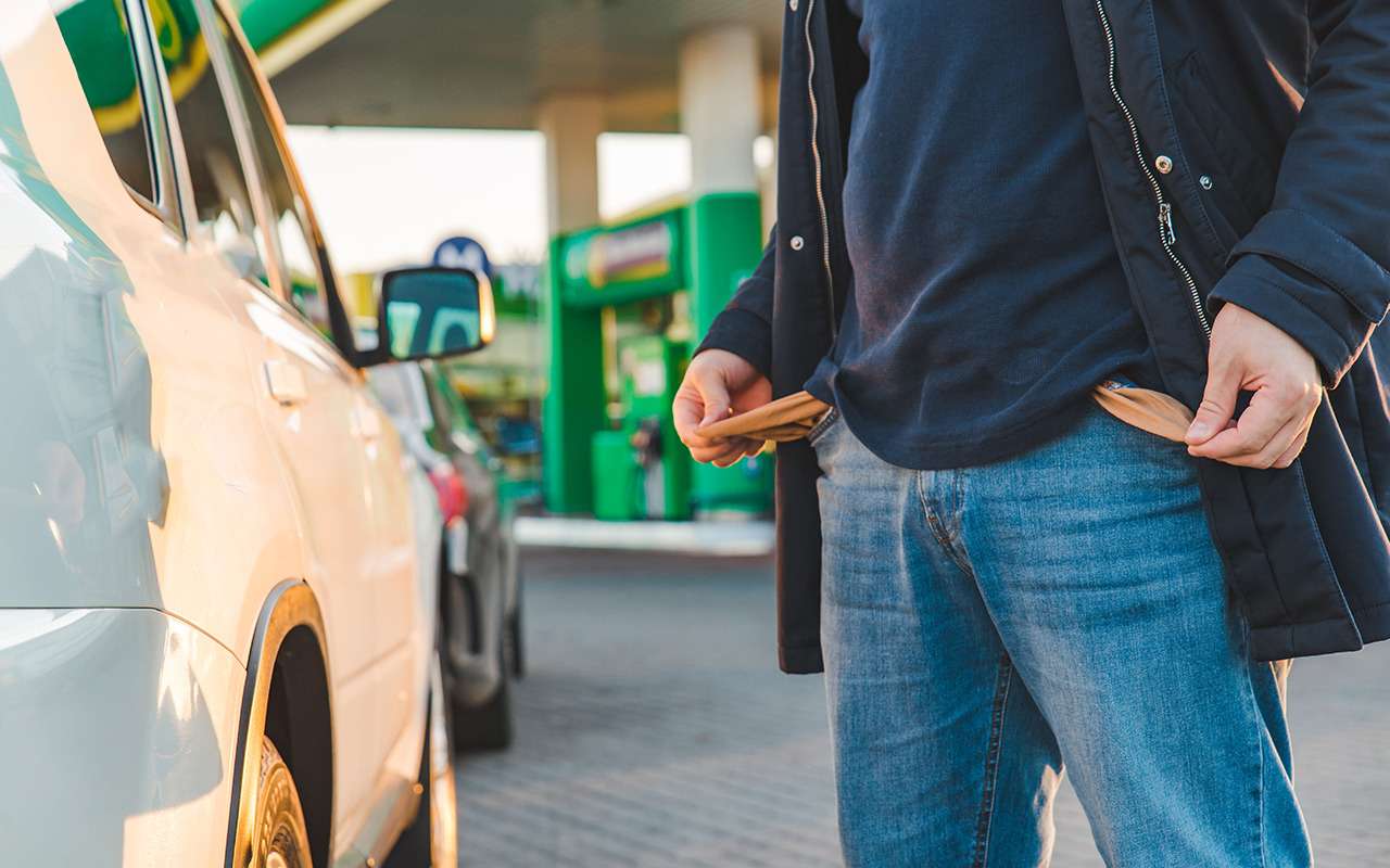 Юрист рассказал, за что могут оштрафовать на заправке