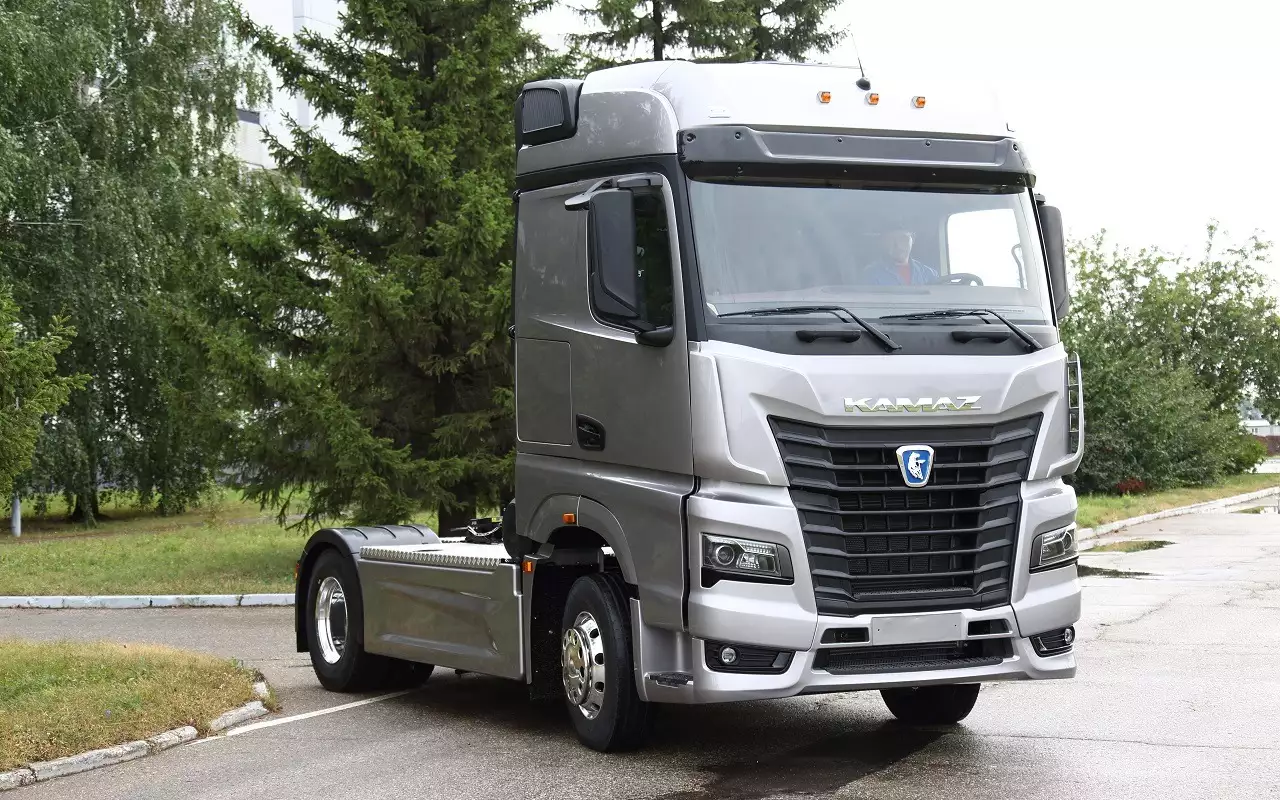 КАМАЗы получат обновленные моторы и трансмиссию