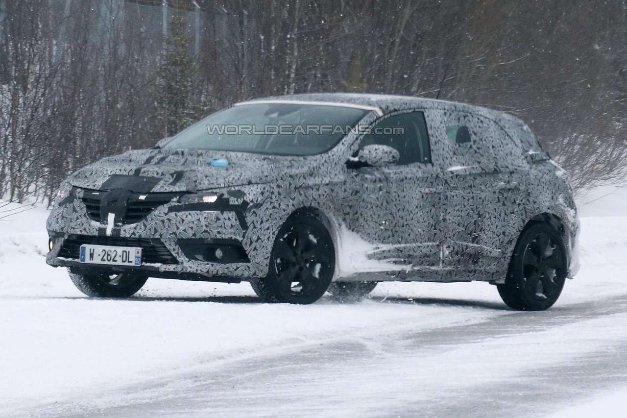 На дорогах впервые показался новый Renault Megane