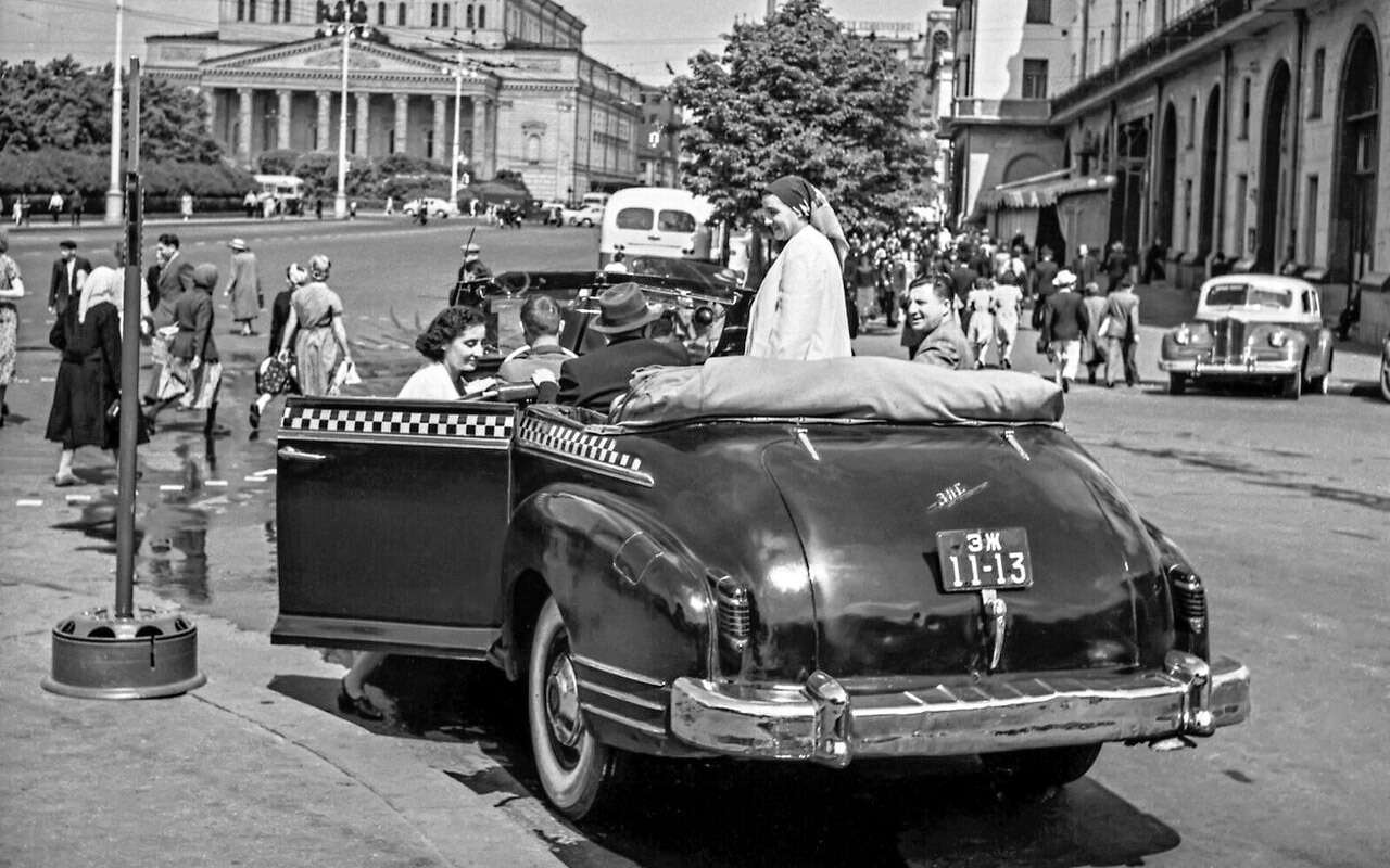 Такси ЗИС‑110Б в Москве.