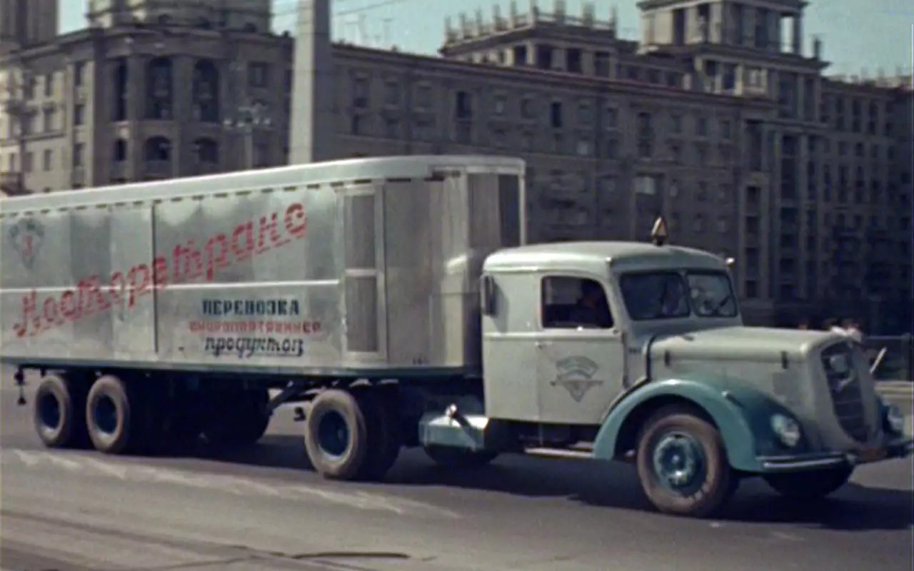 Первый в Союзе тягач со спальником — австрийский OAF 746G.