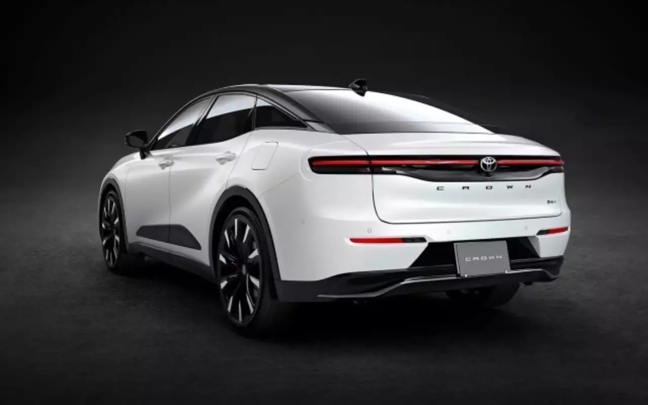 Toyota Crown 2027