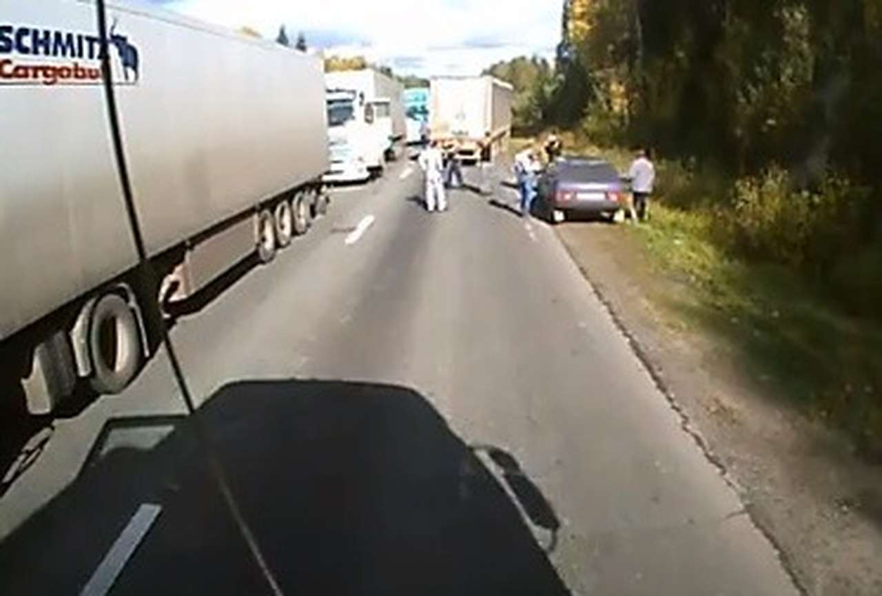 Дальнобойщики дали отпор рэкетирам