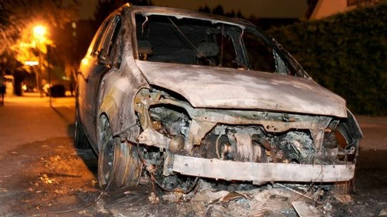 Немецкий поджигатель автомобилей оказался молодым безработным 