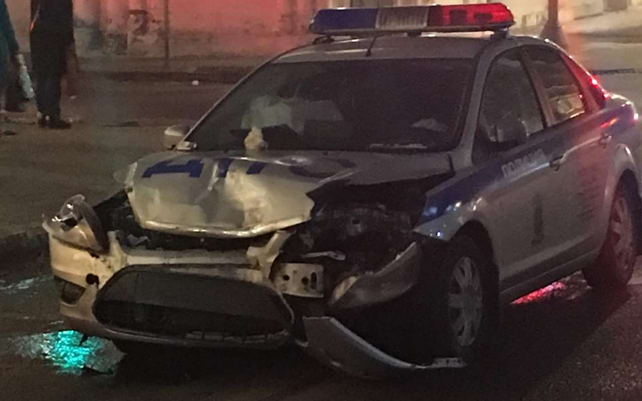 Автомобиль ДПС протаранил Lexus и превратил седан в хэтчбек