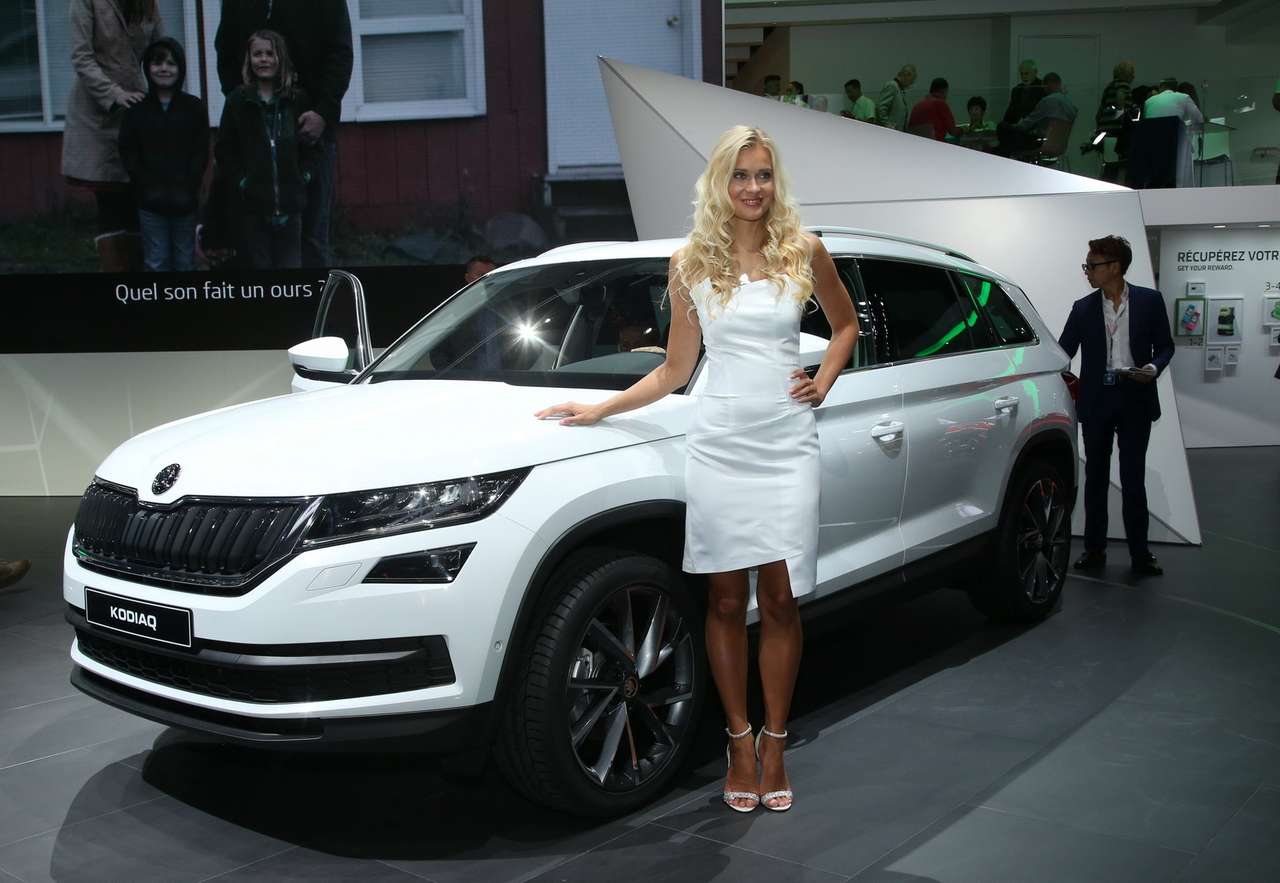 Как Lada XRAY и Vesta опоздали в Париж-2016