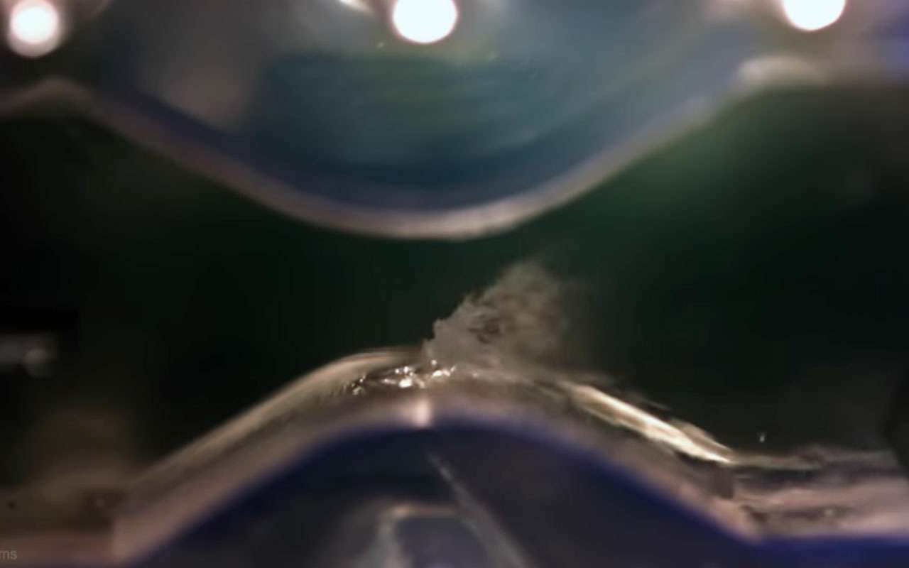 Что происходит в карбюраторе — замедленное видео