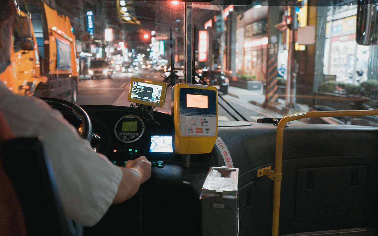 Водителей без справок об отсутствии судимости уволят