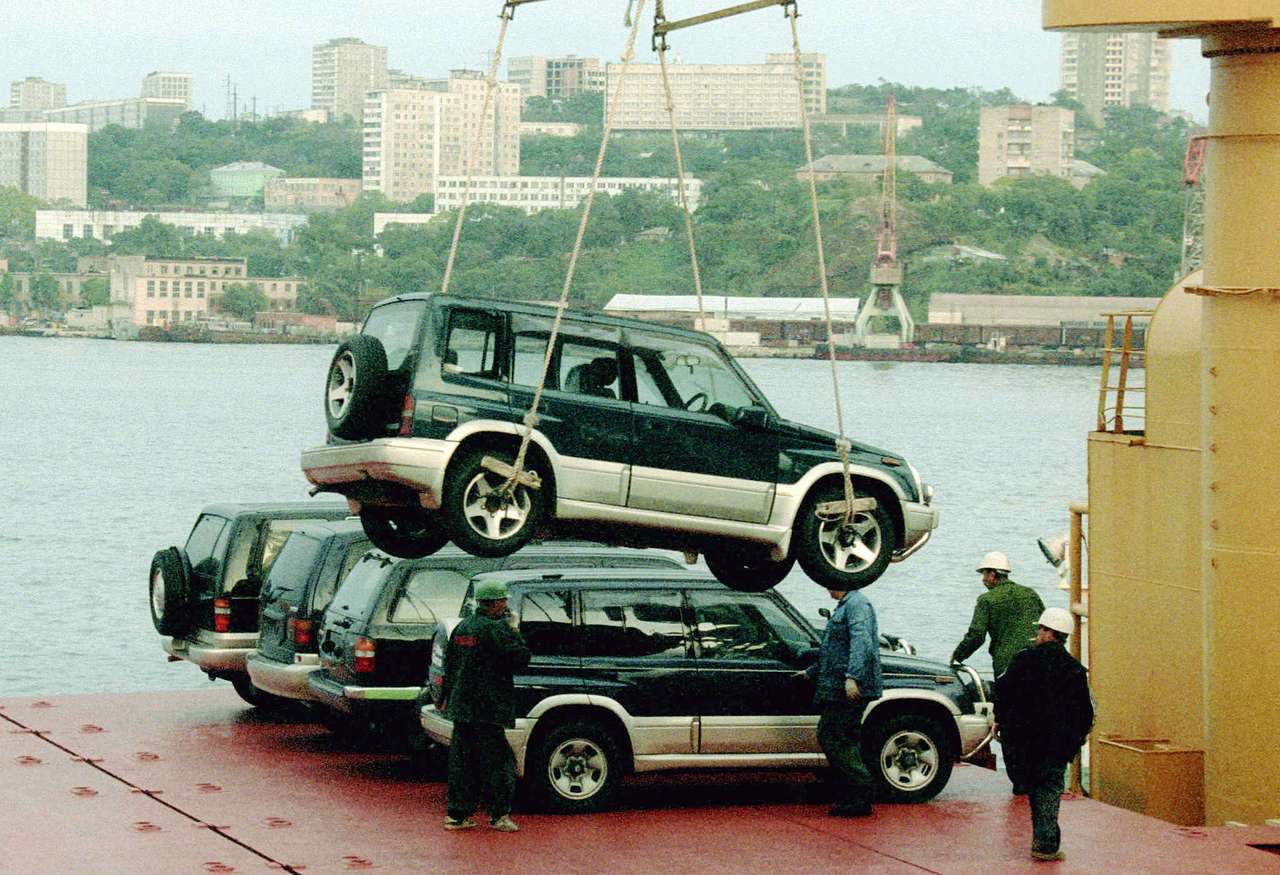 Росстандарт выявил автомобили, ввезенные в Россию без документов