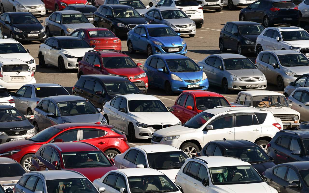 Вторичный авторынок буксует, продажи падают второй месяц подряд