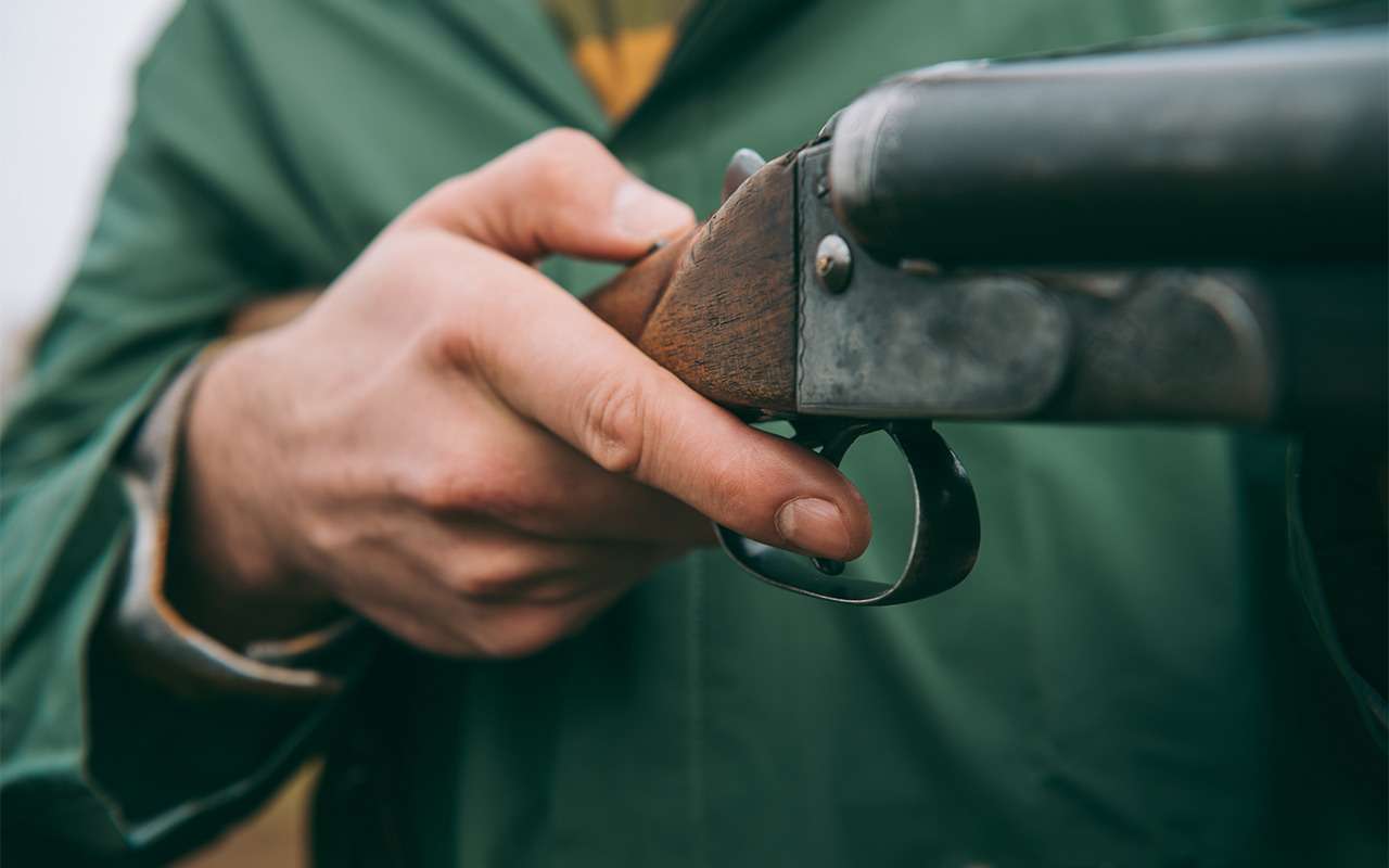 Психанул из-за пустяка: мужчина убил таксиста, угнал машину, а затем замерз в лесу