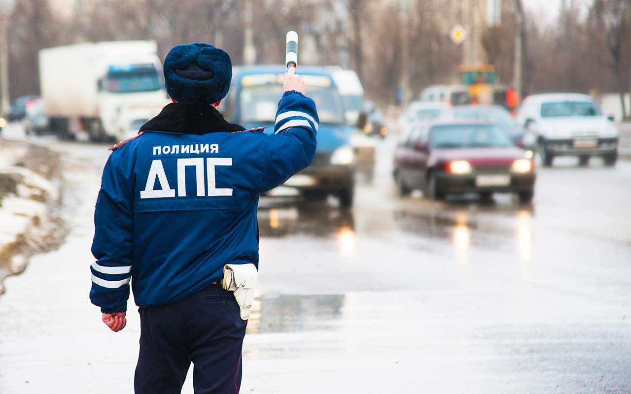 Сибиряк угнал свою машину со штрафстоянки. Полиция не смогла его наказать!