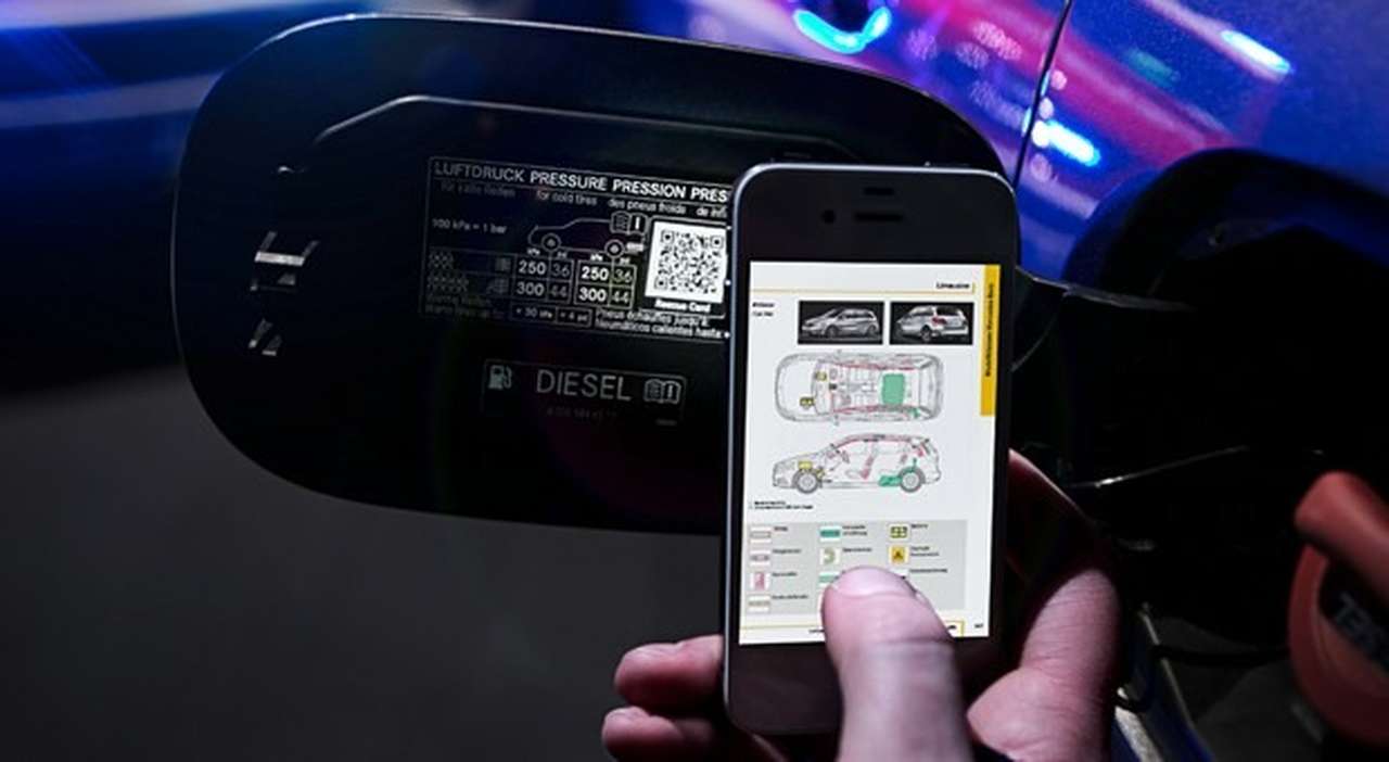 Спасительные QR-коды появятся на всех автомобилях Mercedes-Benz  