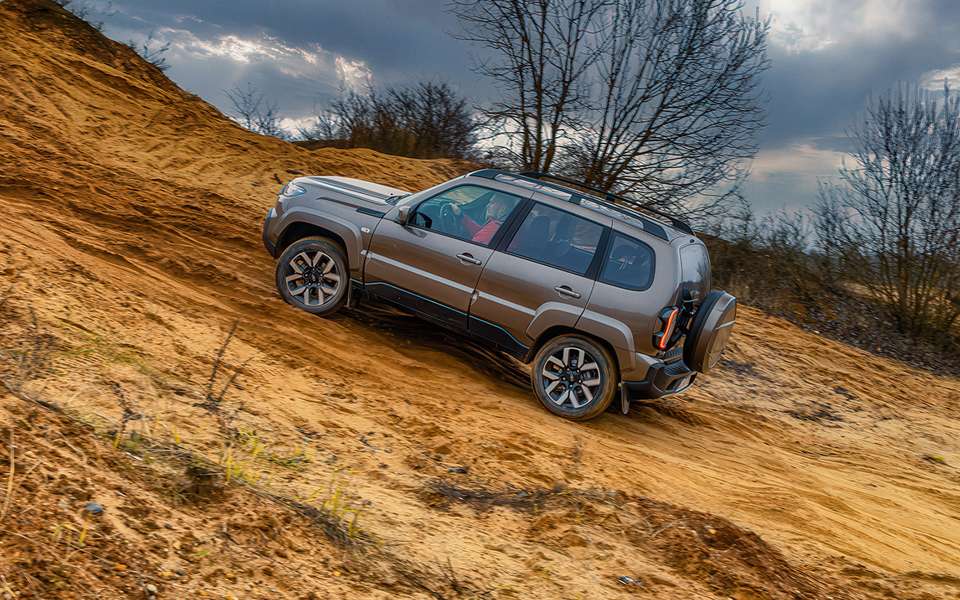 Как новый мотор изменил Ниву — жесткий тест на бездорожье