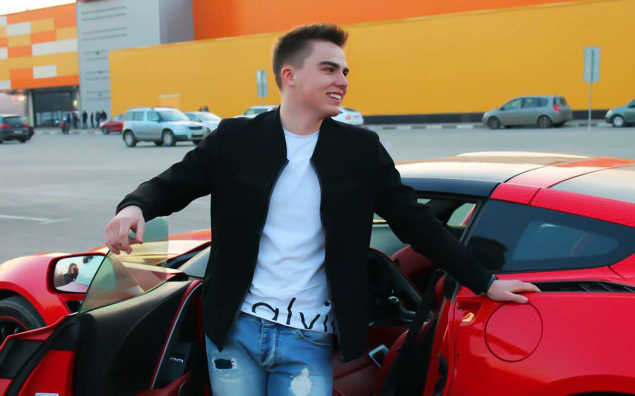 Мажор без прав разложил крутой спорткар по пути в школу