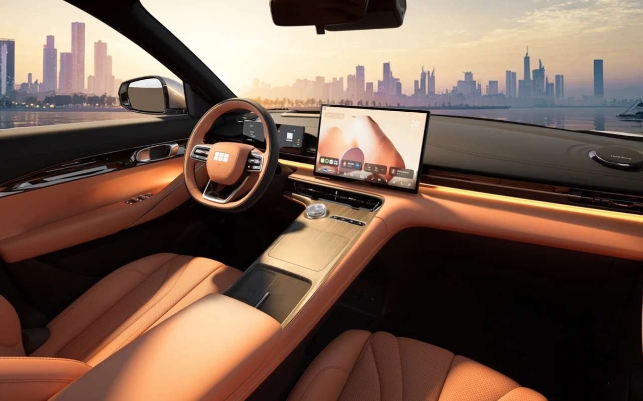 Стал богаче и мощнее: Geely Galaxy E5, он же EX5 в России, обновился