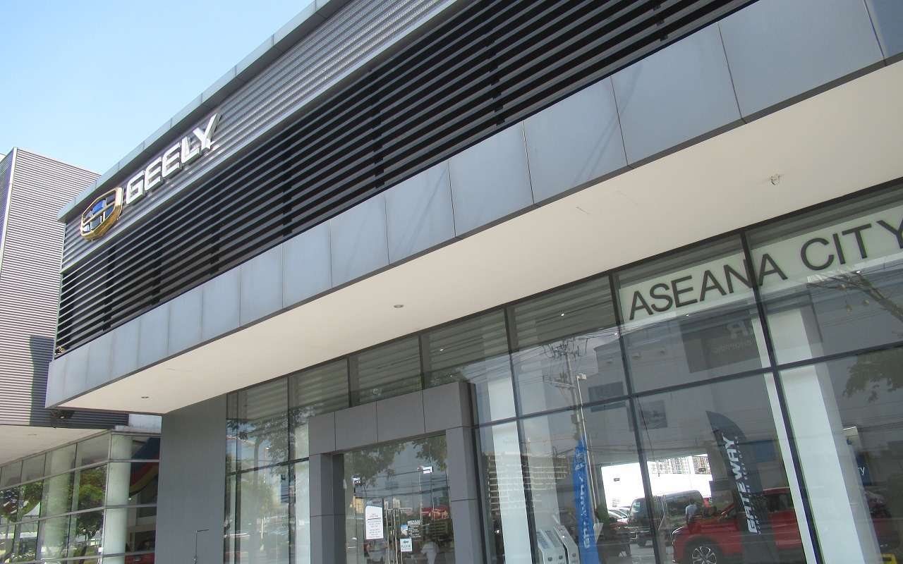 Популярный китайский бренд переписал цены на свои машины: они уже известны