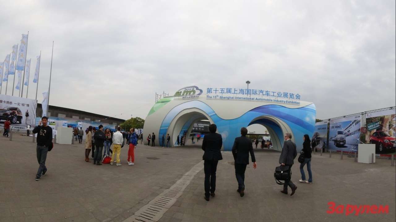 В Шанхае открылся крупнейший в Азии автосалон