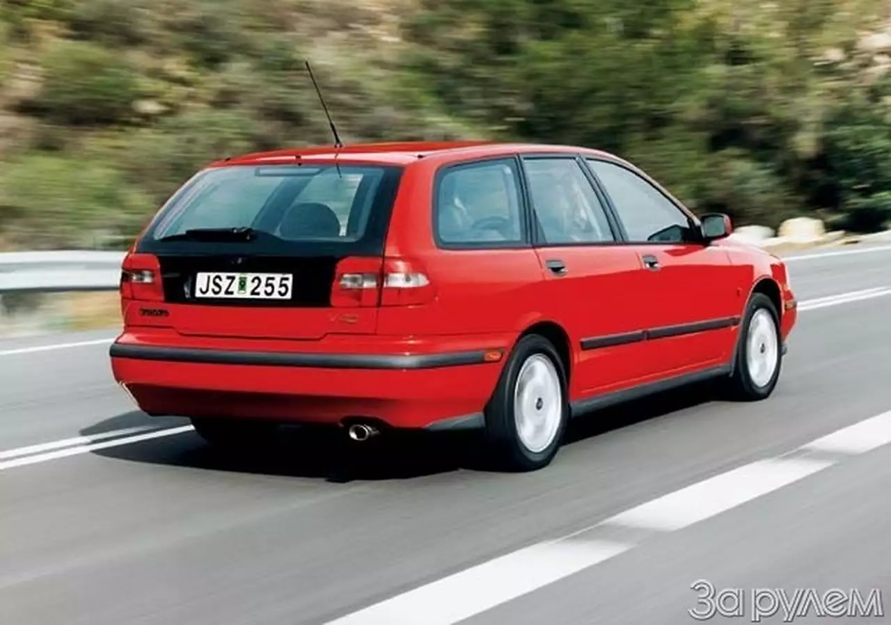 Volvo S40 и Volvo V40 в деталях. Младший в семье