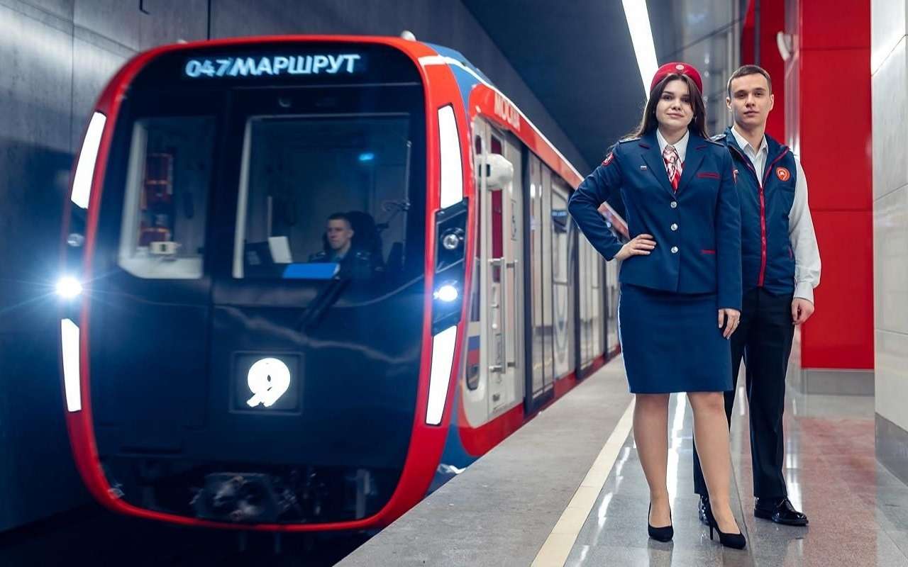 От машинистов до будильщиц: эти люди обеспечивают работу московского метро