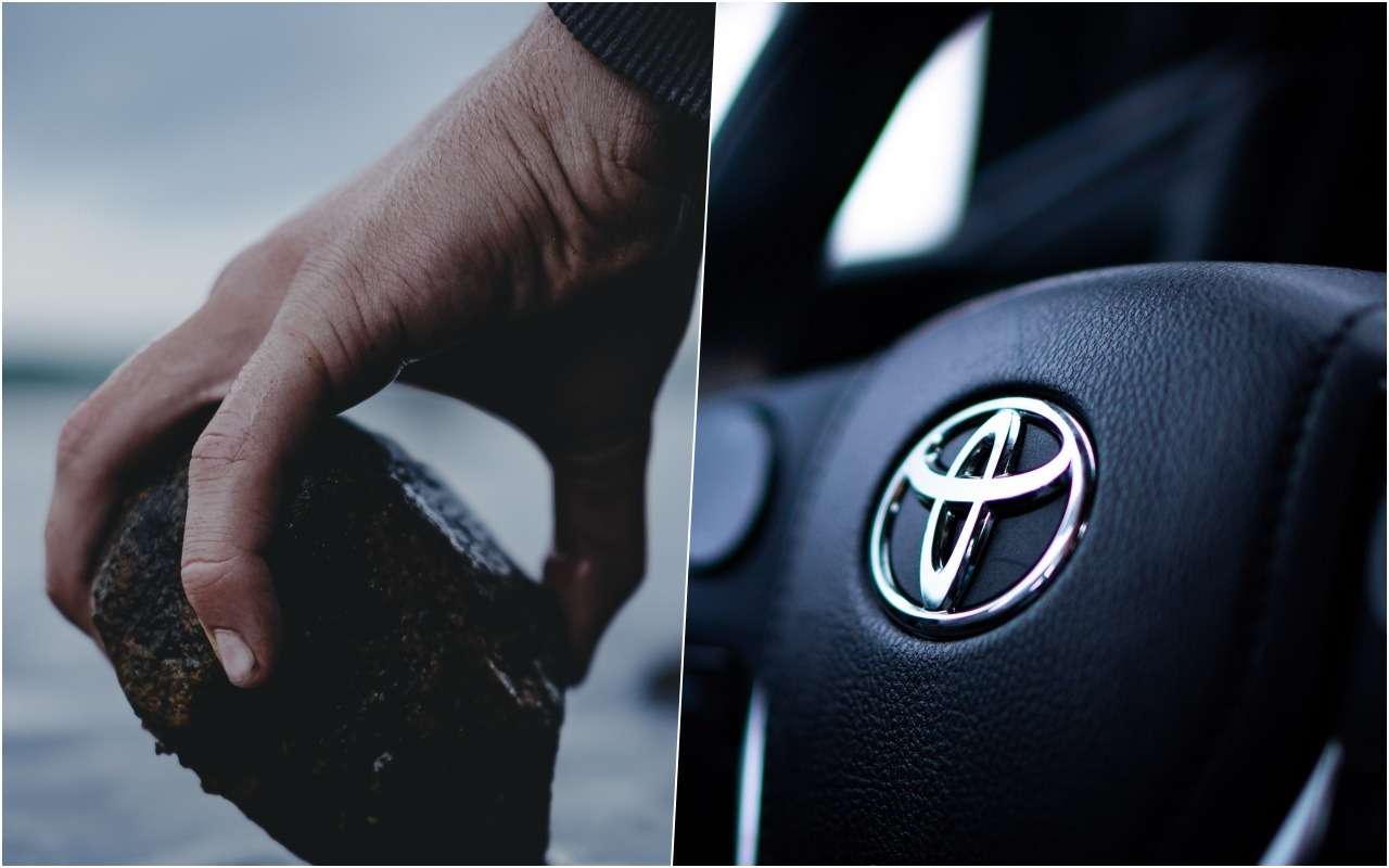 Предыдущий владелец иномарки решил вернуть ее, пригрозив камнем