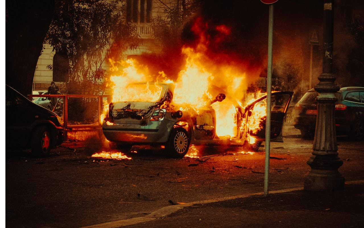 Машина сгорела в московском тоннеле