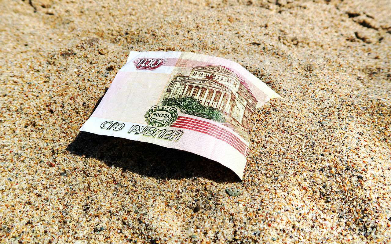 Директор пляжа: парень сделал платный въезд и собирает деньги. И никто ему не указ!