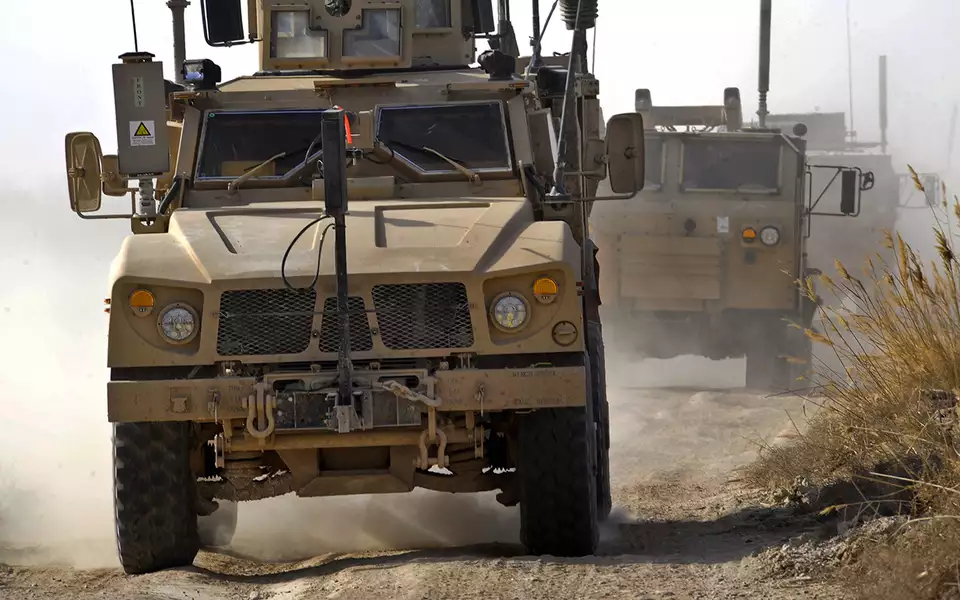 С броней и кузовом: 3 самых брутальных пикапа