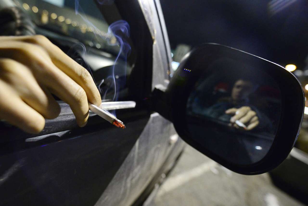 Новый штраф — за выброшенный из машины мусор