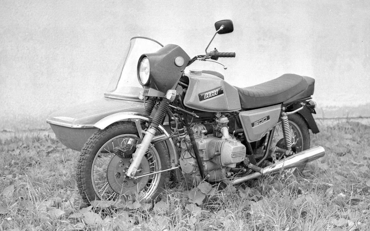 Как BMW, но лучше? Обзор редчайшего ИЖа с оппозитным мотором