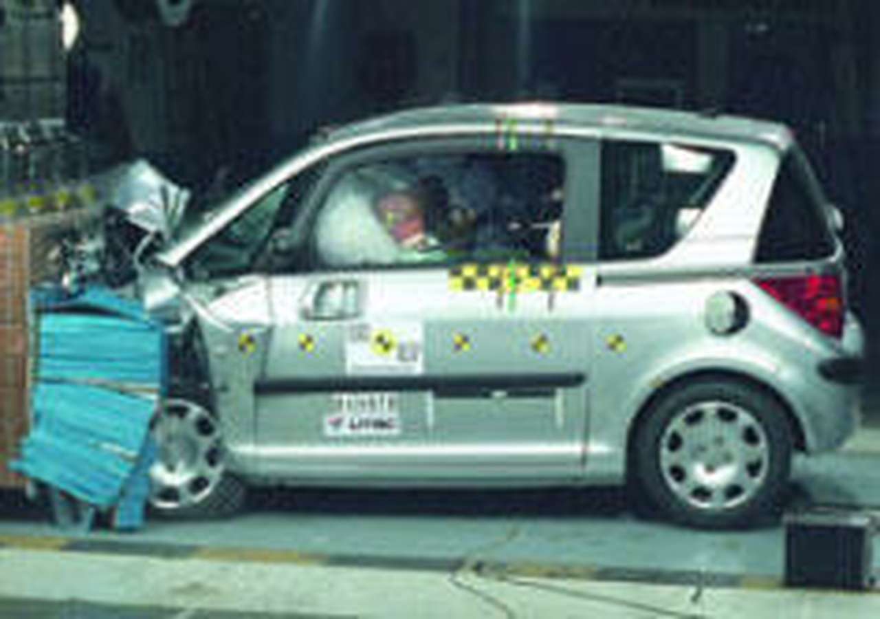 Peugeot 1007 получает 5 звезд EuroNCAP