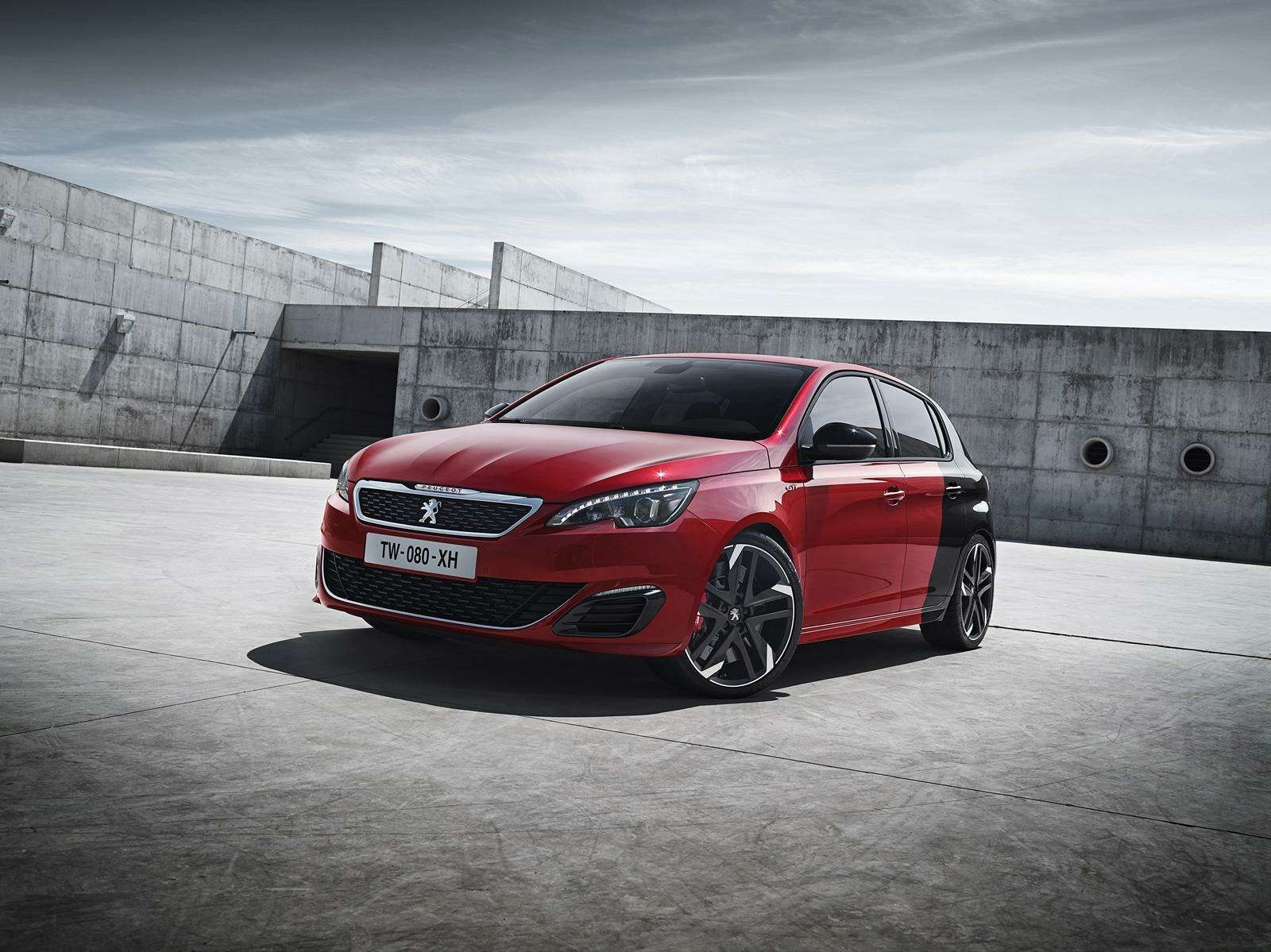 Рестайлинг-маскировка: Peugeot 308 обновился и стал безопаснее