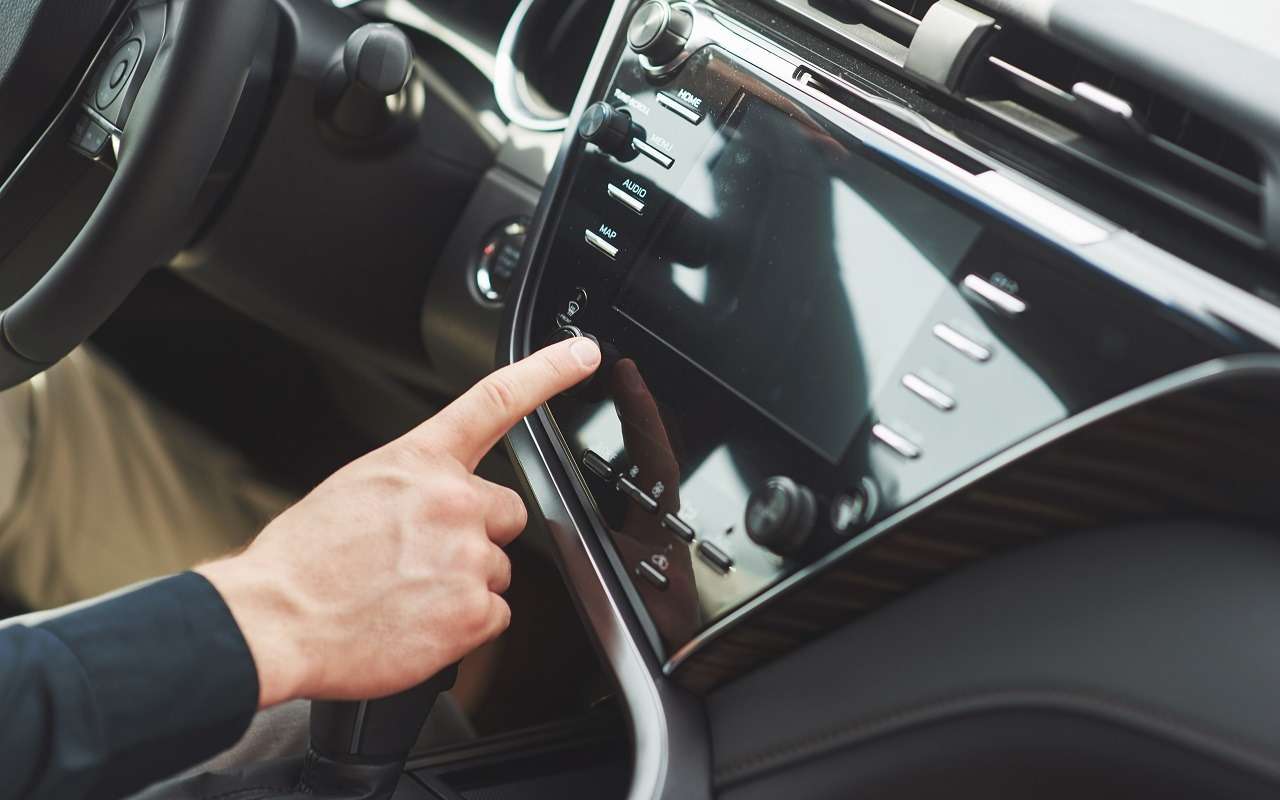 Пользы никакой, а платить приходится: самые бесполезные опции в авто