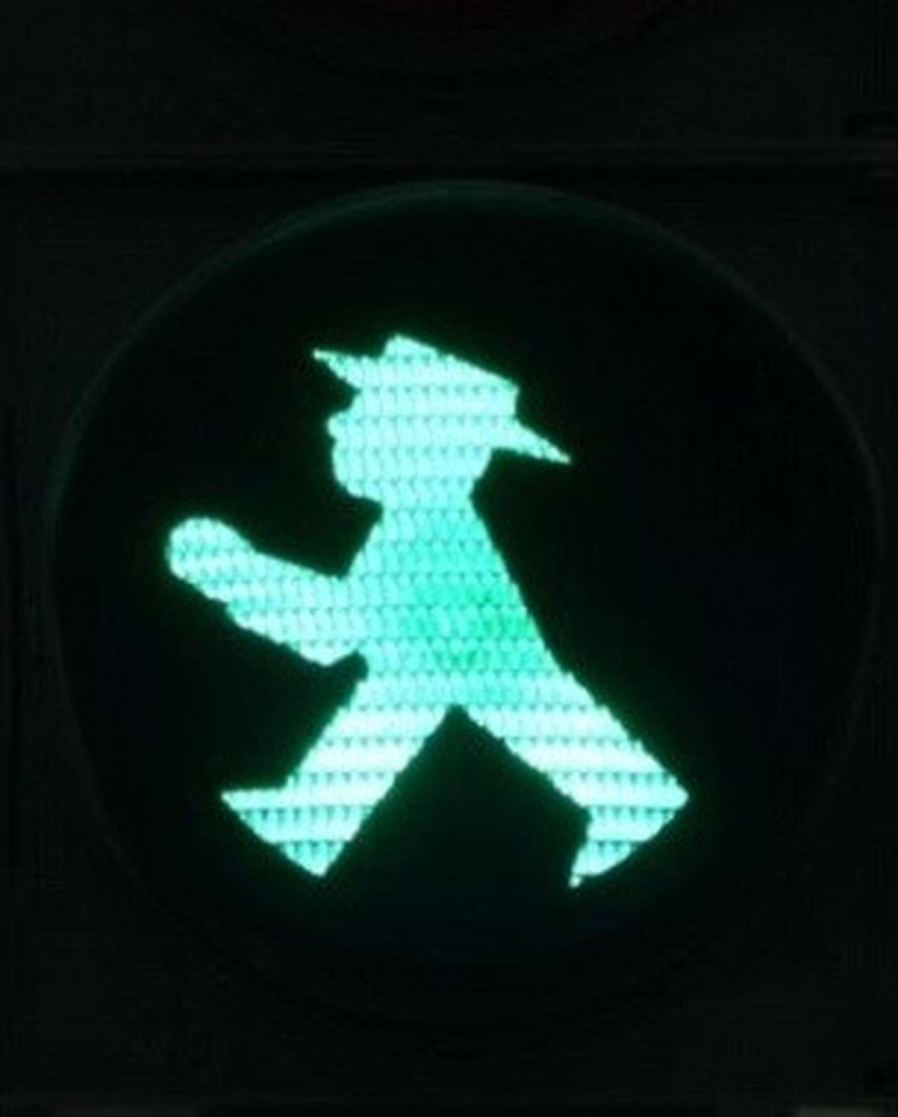 На светофорах Европы может появиться новый символ