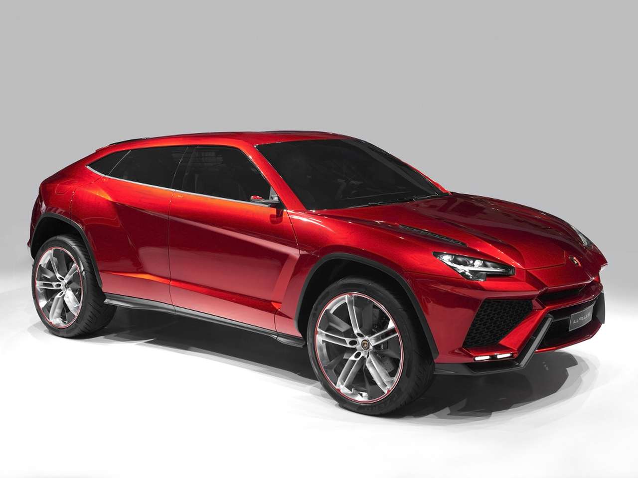 Lamborghini Urus не сдаст руль электронному разуму