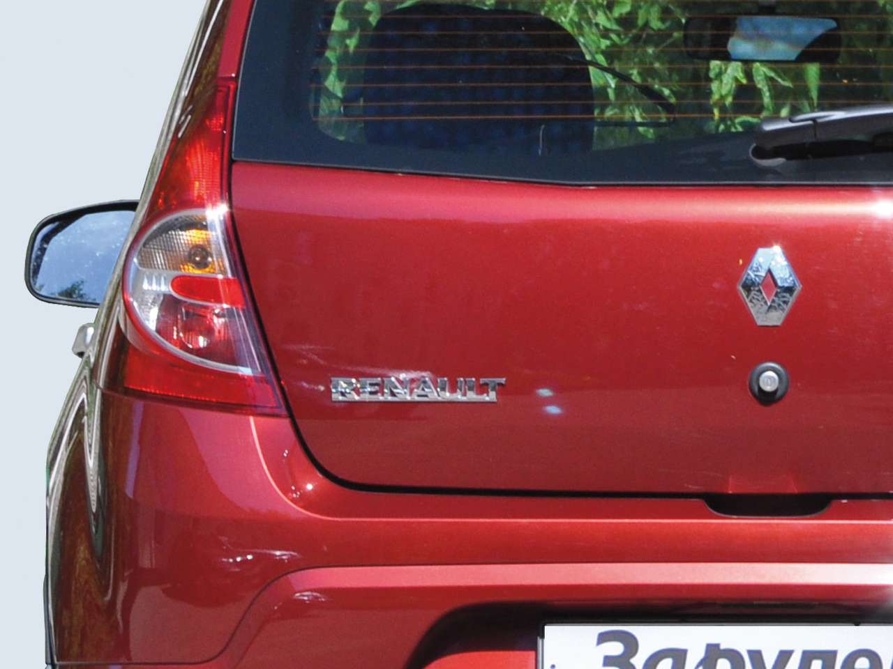 Замена ламп задних фонарей Renault Sandero