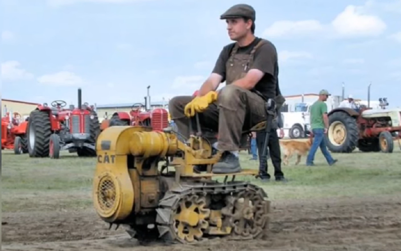 Смотрите, это самый маленький серийный трактор (видео)