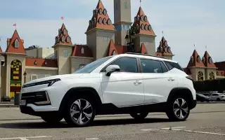 Насколько тяжело водить машину с ручным управлением? Вы удивитесь!