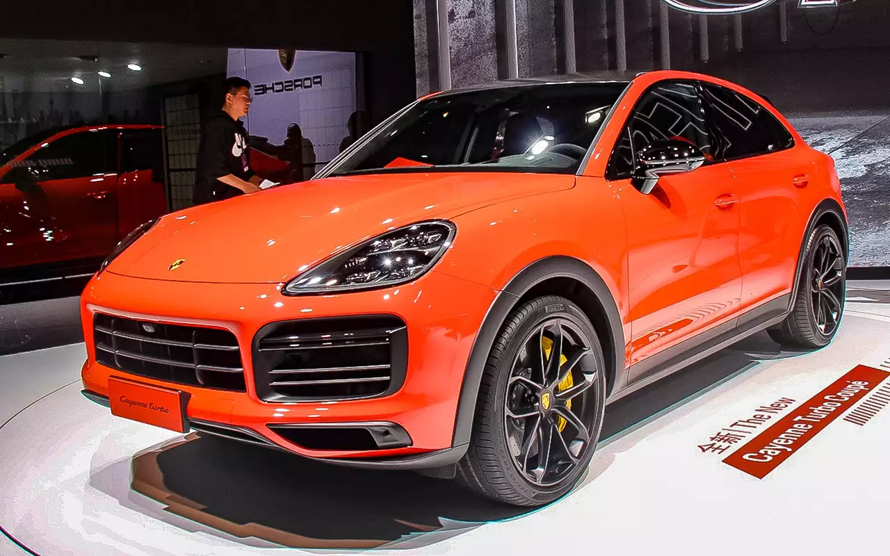 Порше кроссовер. Porsche Cayenne Coupe 2019. Porsche Cayenne Coupe 2018. Порше Кайен новый. Порше Кайен оранжевый 2019.