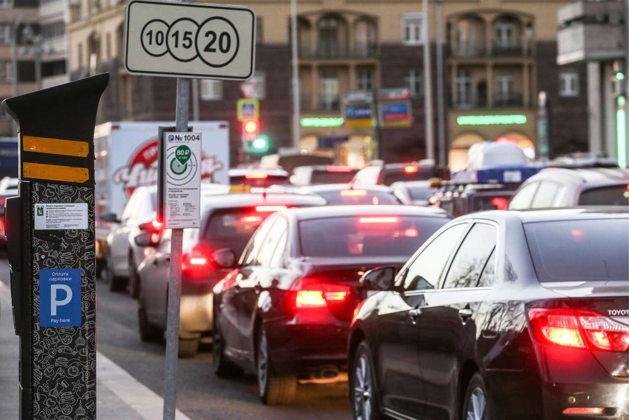 Власти Москвы поднимут цены на парковку. Но не везде