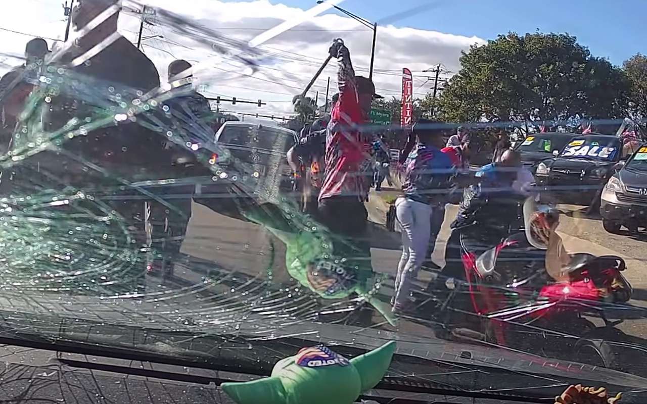 Довыступался... Все дураки в дорожном конфликте (видео)