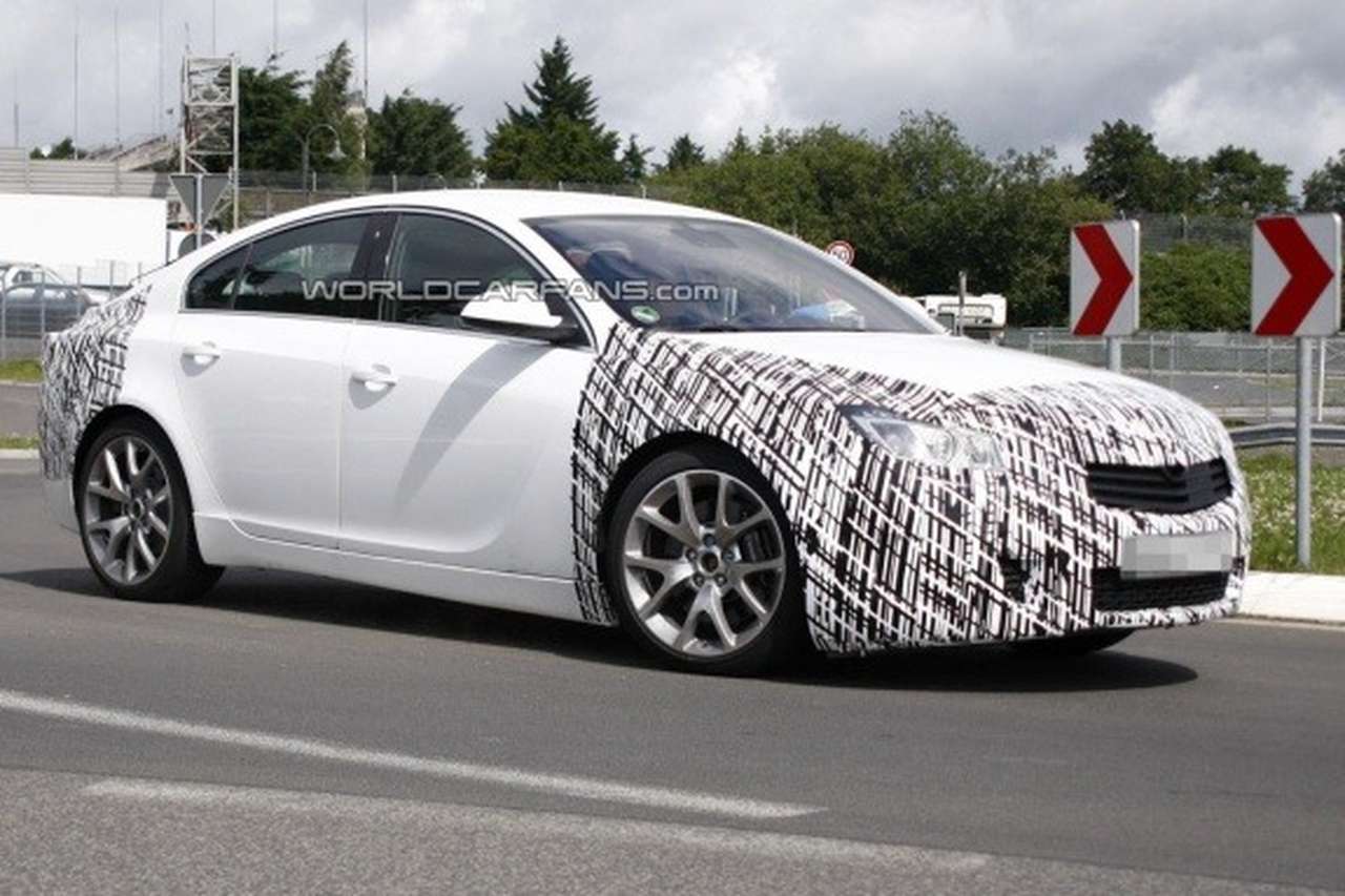 Opel тестирует обновленный хот-лифтбек Insignia OPC
